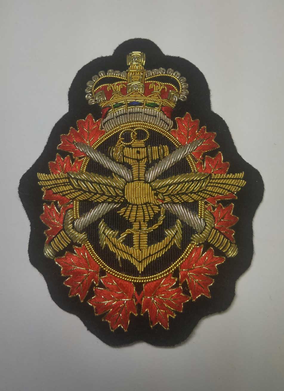 Crest: Tri Service - Canadian Armed Forces