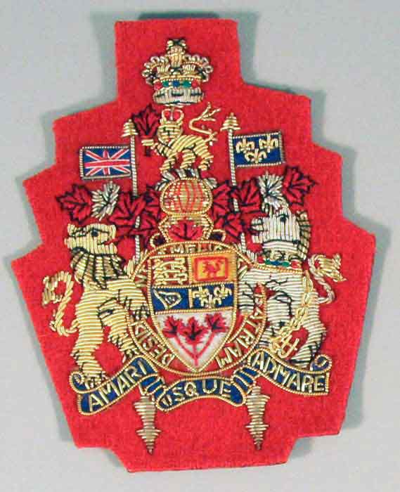 Coat-of-Arms: Canada, Chief Warrant Officer, Red Backing - Click Image to Close