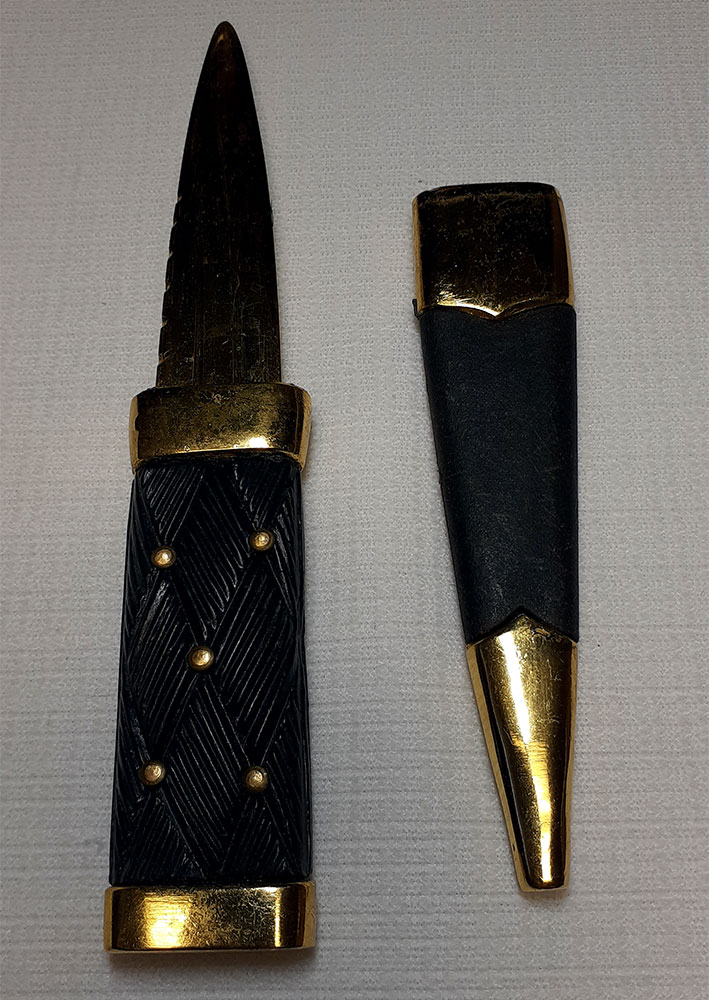 Sgian Dubh: Blackwood Molded Handle, Gold Finish - Click Image to Close
