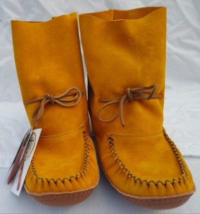 Hiawatha Leather Moccasins, Men's Size 8 - Click Image to Close