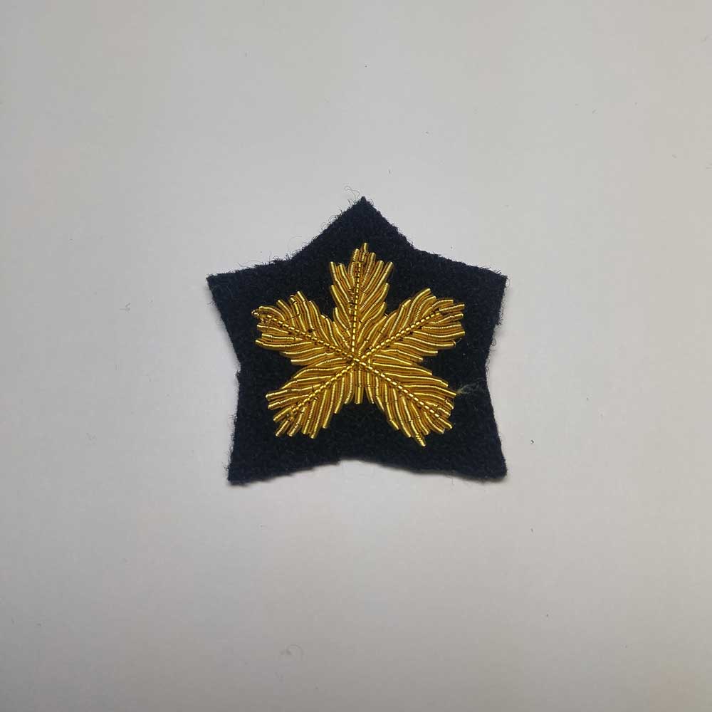 Turnback Tacks: Maple Leaf, Gold with Blue Backing - Click Image to Close