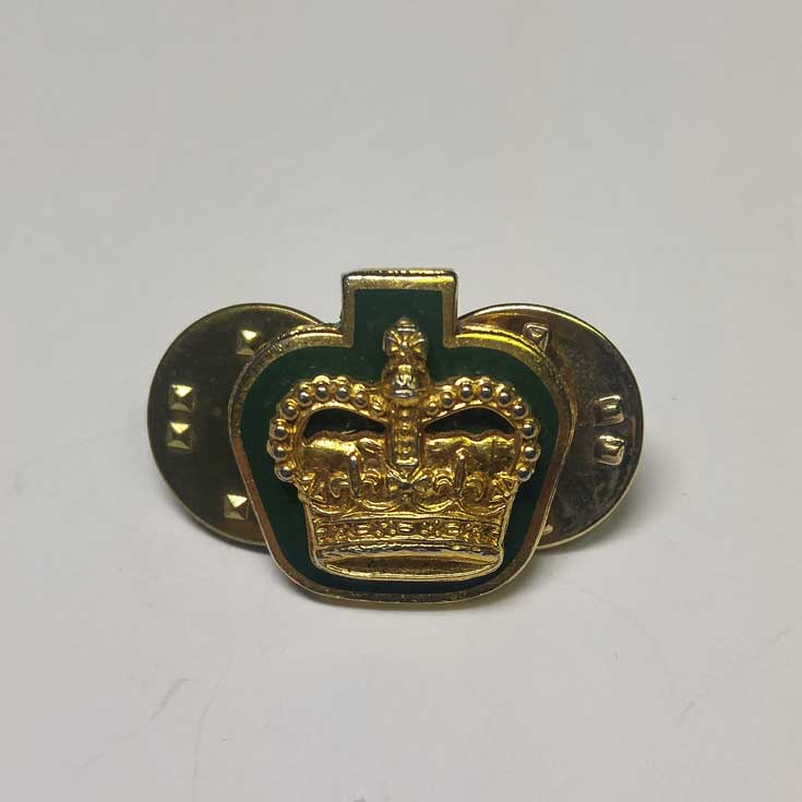 Lapel Pin: Crown, Warrant Officer, Green b/g - Click Image to Close