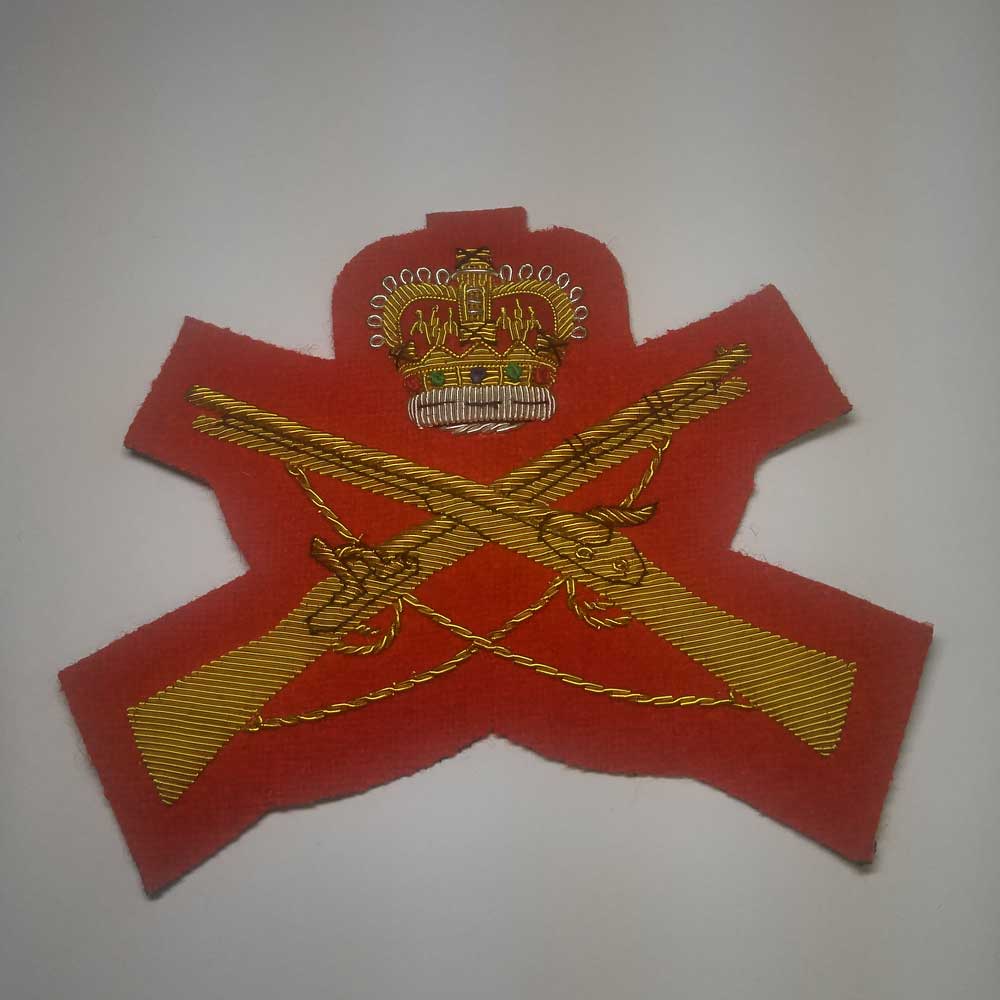 Crown with Rifles - Warrant Officer, Red Backing - Click Image to Close
